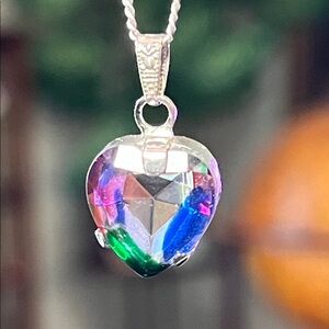 VTG Art Deco Heart-Shaped Iris Glass Pendant on Sterling Silver Chain Necklace